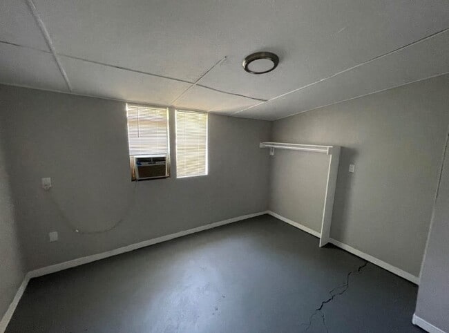 Photo - 727 W 5th St