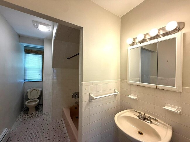 Photo - 441 Broadway Unidad 2