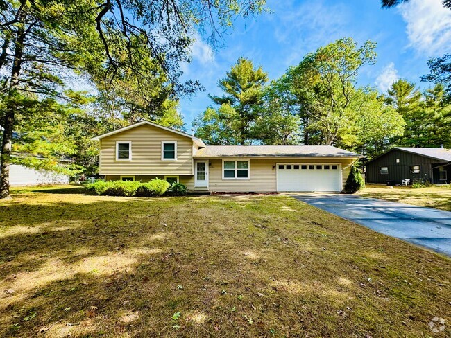 Building Photo - Oscoda MI Rental