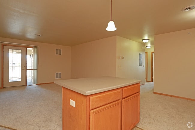 3BR, 2BA - 1208 SF