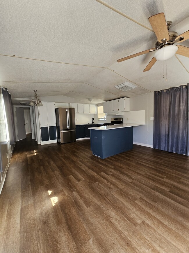 Photo - 333 Jasper Dr