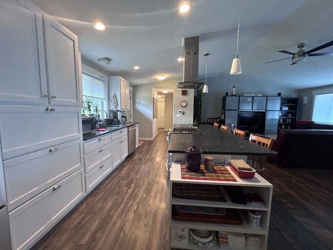 Photo - 3 Bedroom 2 Bath home in south Bellingham with a 2-car garage