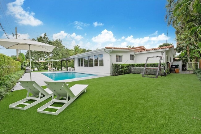 Building Photo - 5715 SW 56th Terrace