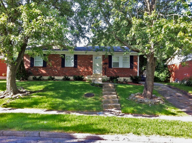 Building Photo - SUMMER SPECIAL-REDUCED RENT! LOVELY 3 BR H... Rental