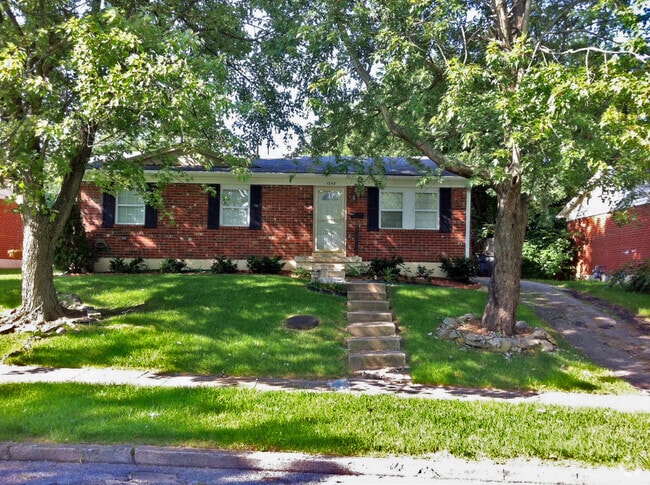 Building Photo - SUMMER SPECIAL-REDUCED RENT! LOVELY 3 BR H... Rental