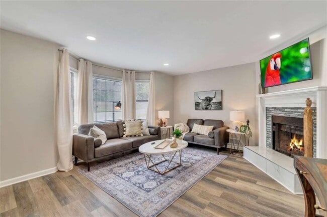 2101 Valley Oaks Dr SE