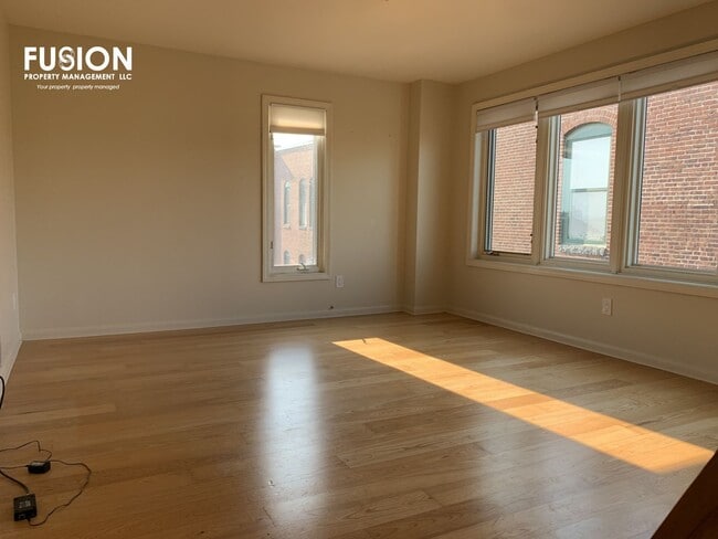 Photo - Top Floor Remolded Penthouse on College Street!