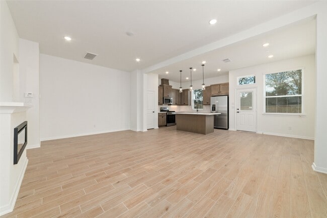 Photo - 135 W Coralburst Lp Unit 1