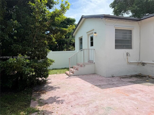 2725 SW 82nd Ave Unit A