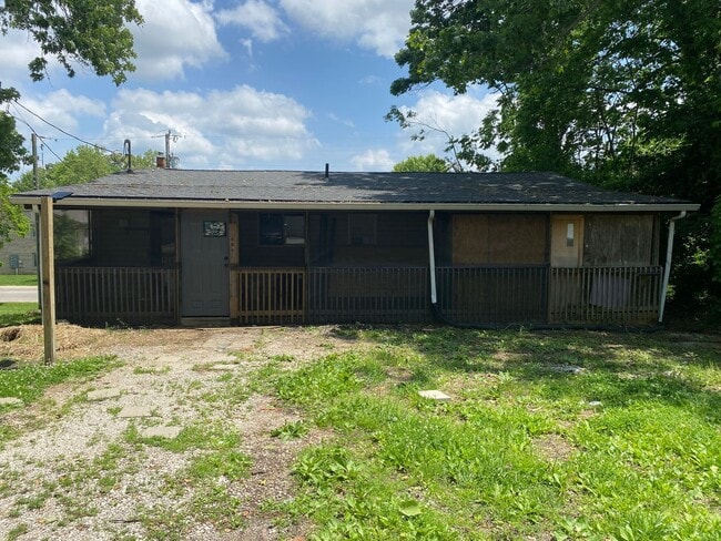 Building Photo - 2 Bedroom Apartment Near Downtown Bloomington, IN