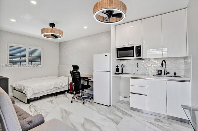 Building Photo - 6761 Allen St Unit 6761