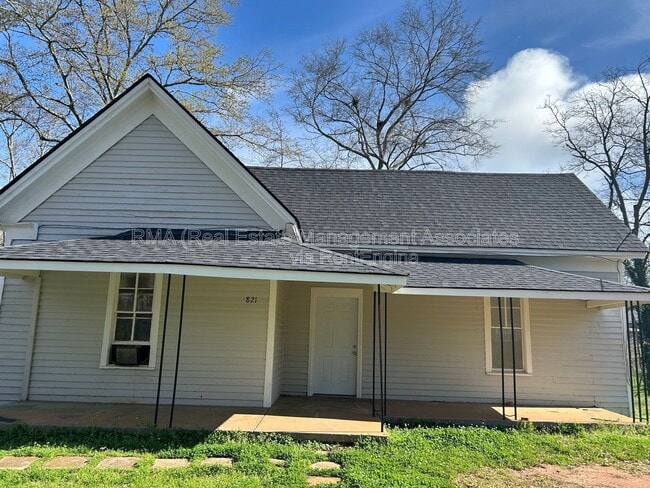 Photo - 821 Williams St