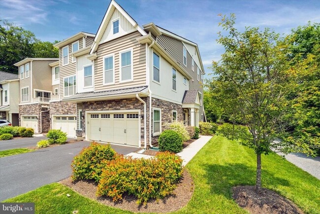 Photo - 10 Chasmere Dr Townhome