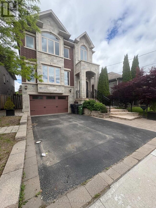 Photo - 1166 Glengrove Ave W