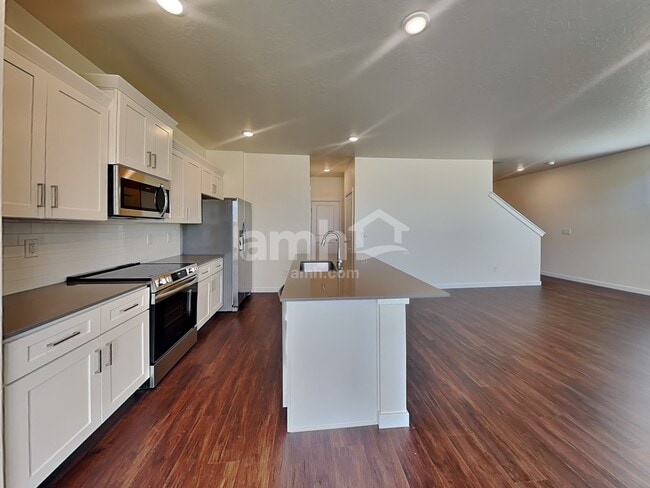 Photo - 1529 N Garnet Creek Ave