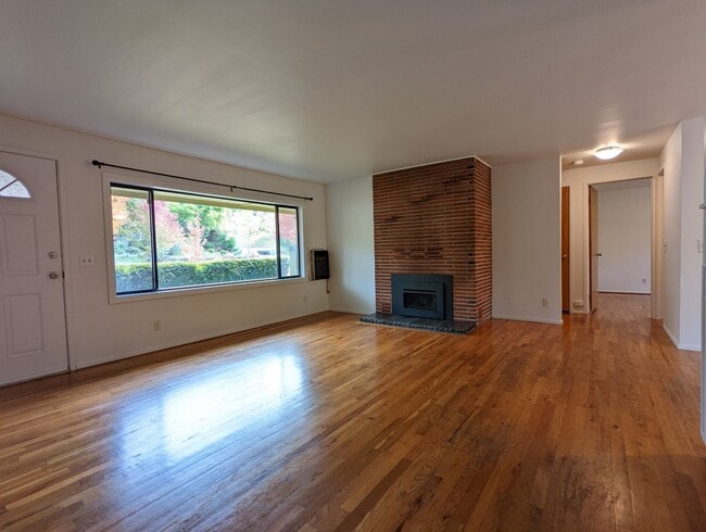 Photo - Great 2 Bedroom With Bonus Space Located in South Eugene!