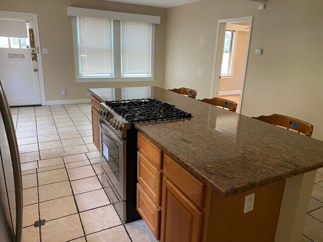 Photo - 818 E 30th St Unit 818 1/2 East 30th Street