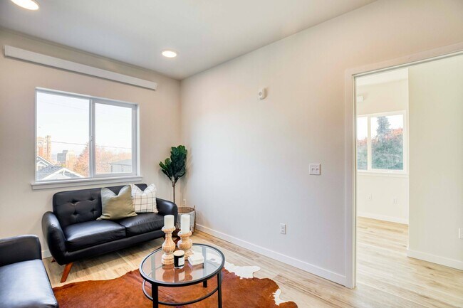 Photo - 7th and I Apartments