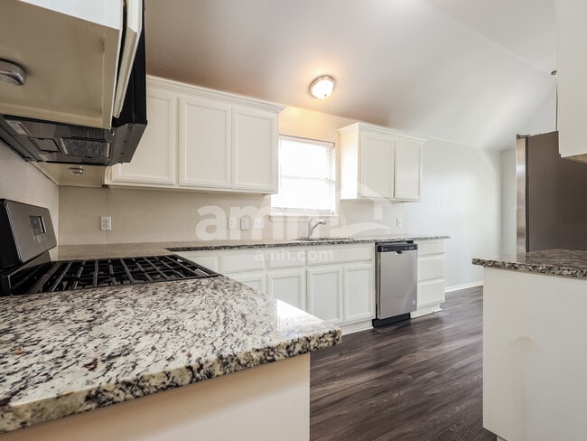 Photo - 1613 Brittany Ln