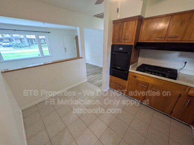 Photo - 622 W Laclaire Ln