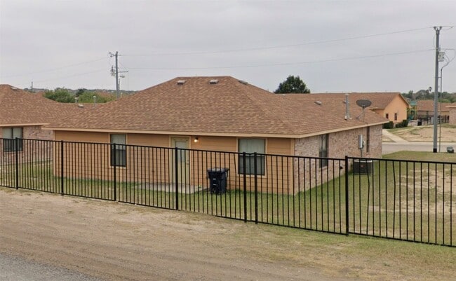 Building Photo - 108 Round Rock Dr