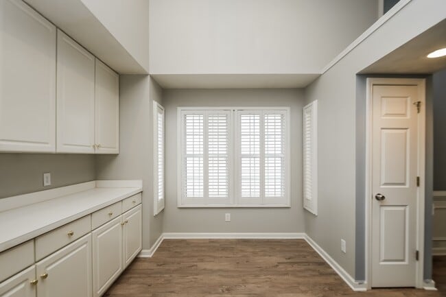 Photo - 2094 Corsica Way SW