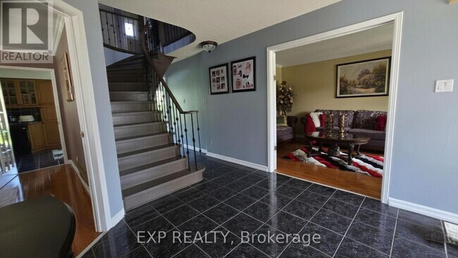 Photo - 281 Mississaga St