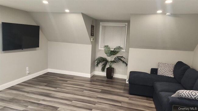 Photo - 1530 Herzel Blvd