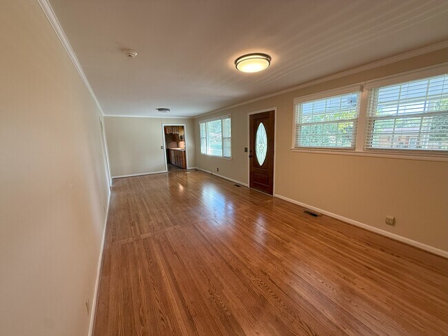 Photo - 1931 Valley Park Dr
