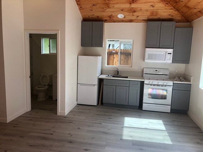 Building Photo - 4857 Haskell Ave