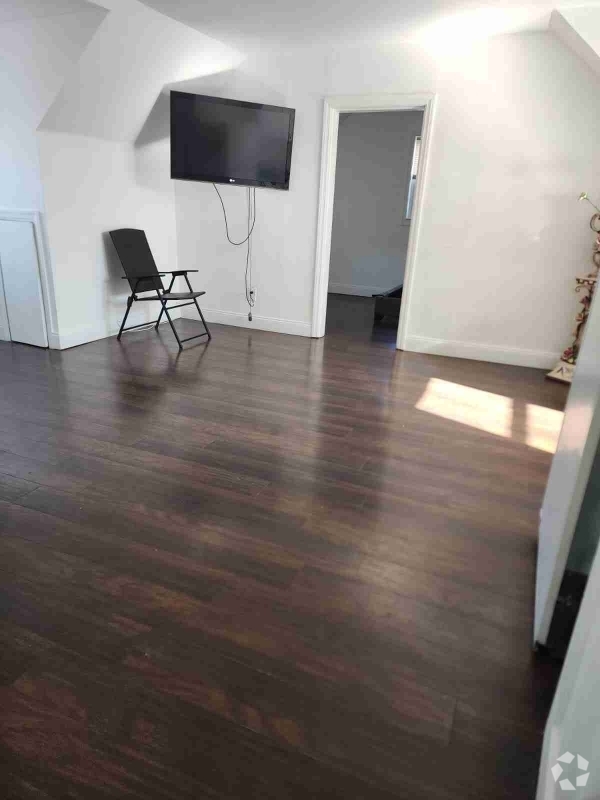 Building Photo - 111 G St Rental