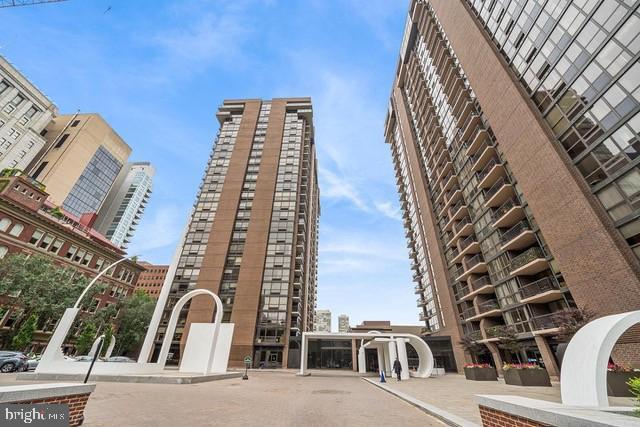 Building Photo - 241 S 6th St Unit 2308F