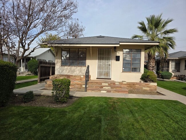 Building Photo - 2908 Sunset Ave Unit 2908