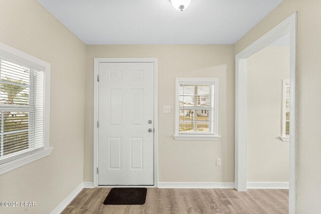 Photo - 1020 E 14th Ct