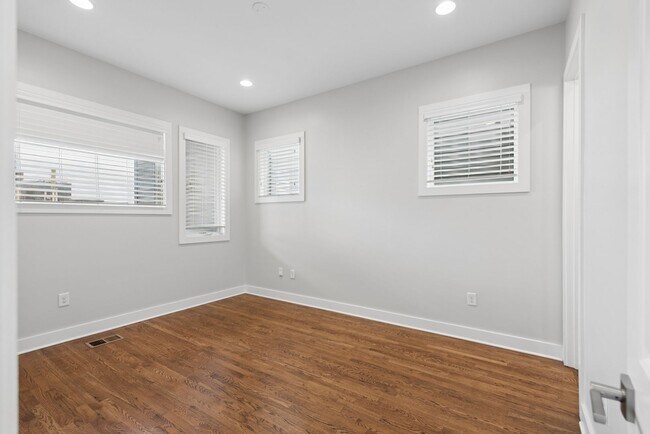 410A 33rd Ave N-