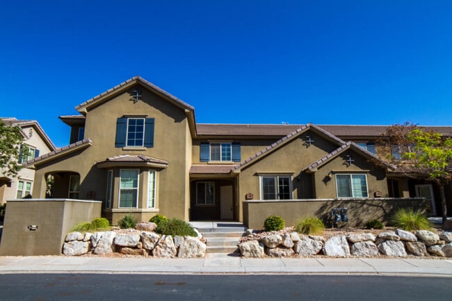 Building Photo - Beautiful Desert Hills Beauty!  Casitas at Hidden Valley