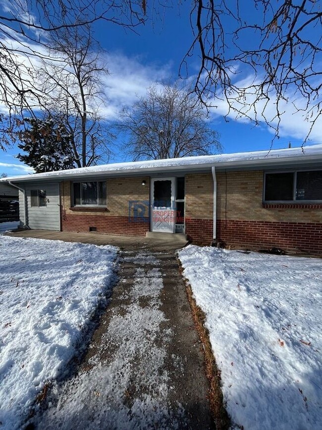 Photo - 865 Balsam St