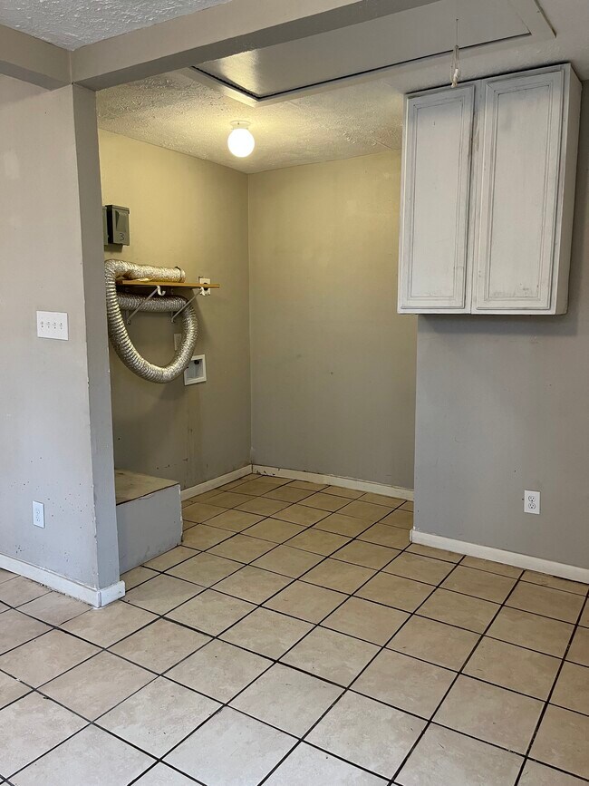 Laundry - 6835 Saint Augustine St