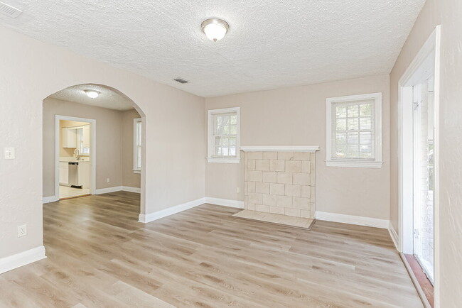 Photo - 6514 N Pearl St