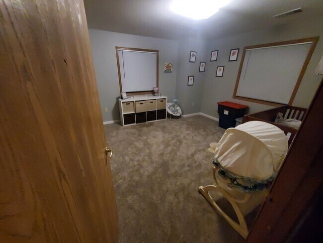 2nd Bedroom - 956 Roseland Dr Unit 2