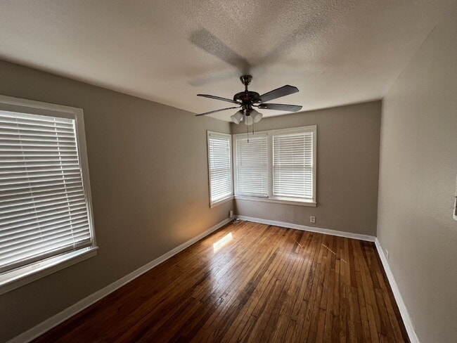 Photo - One bed/One bath close to Woodlawn Lake Unit 4