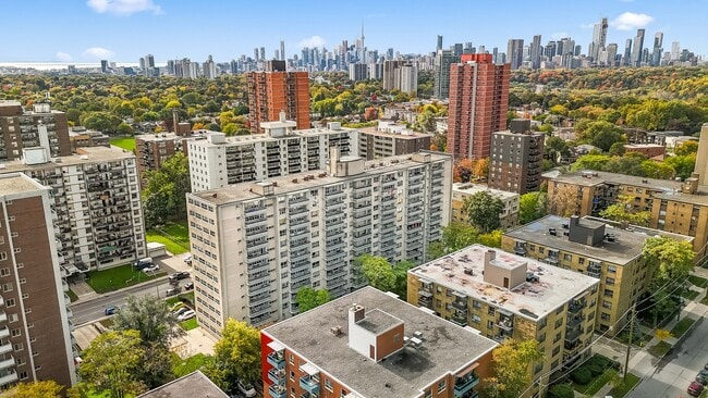 Building Photo - Fifty Cosburn
