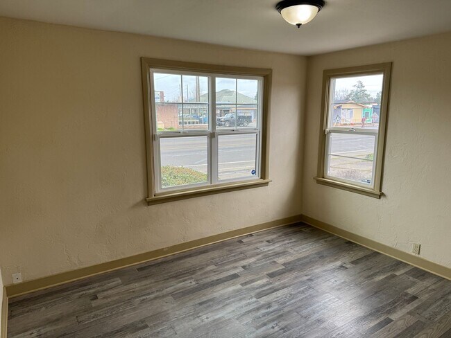 Photo - Updated 2 bedroom 1 bath house in Eugene!