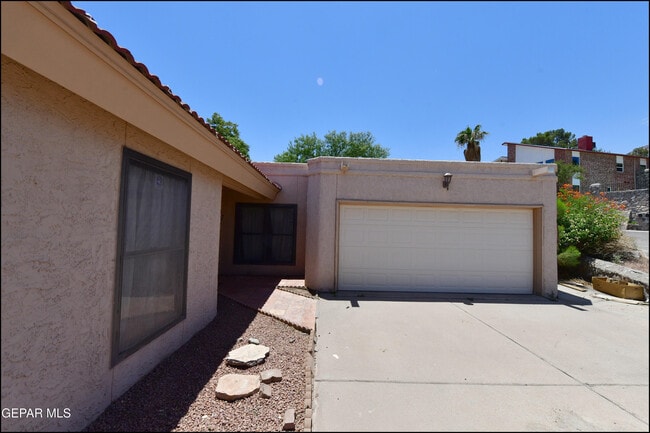Photo - 3212 Canyon Point Ln