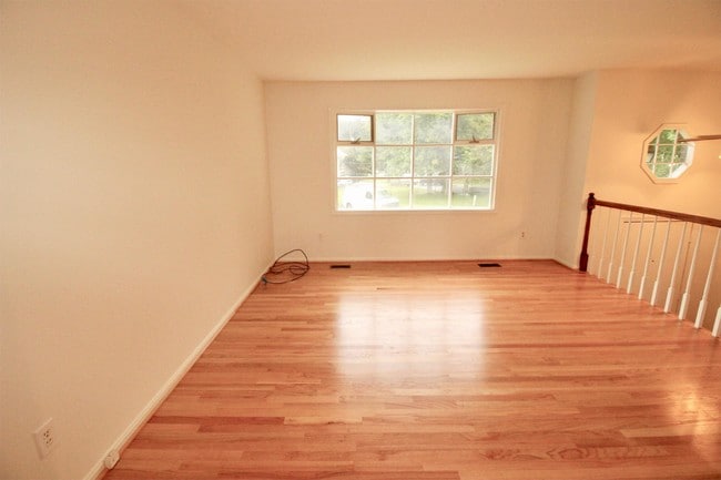 Photo - 10904 Hobson St
