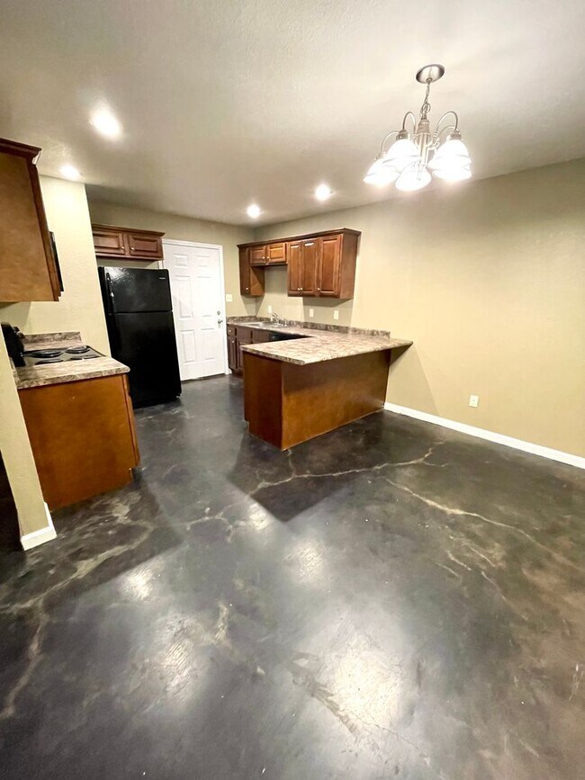 Photo - 3 Bed / 2 Bath in Brookland!