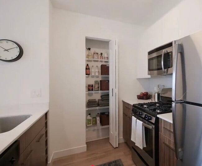 Photo - 341 W Kinzie St Unit 404