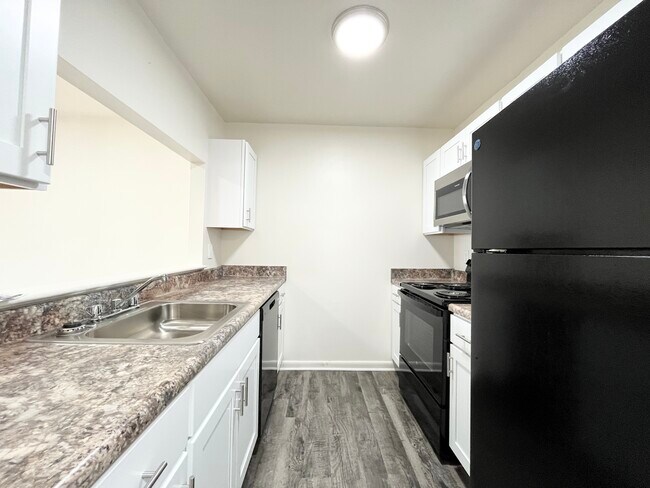 1 habitación, 1 baño - Lujo - Collinwood Square Apartments