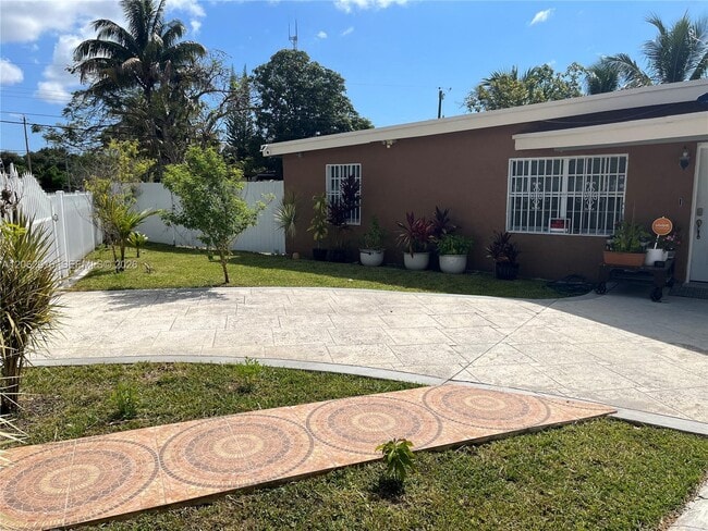 Photo - 101 Miami Gardens Rd