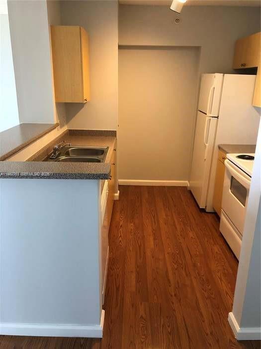 Photo - 1919 Van Buren St Unit 619a